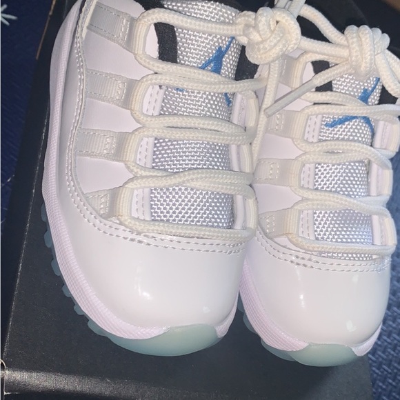 Toddler size 7c Jordan 11 legend blue - Picture 2 of 4